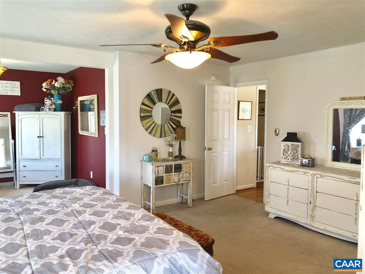 36 Mallard Road Stuarts Draft, VA 24477 - Photo 23 of 43 With Sitting Area or Reading Nook!