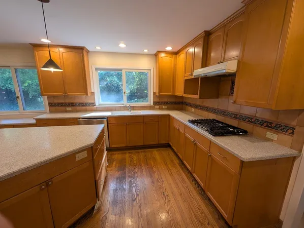 $3,998,000 | 707 Charleston Court, Palo Alto, CA 94303