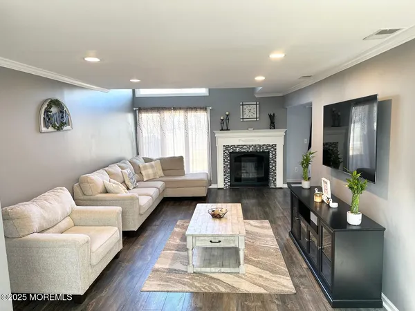 $3,250 | 49 White Swan Way, Brick, NJ 08723