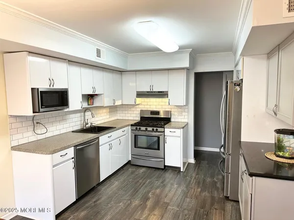 $3,250 | 49 White Swan Way, Brick, NJ 08723