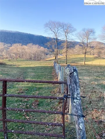 a view of a backyard of the ocean
