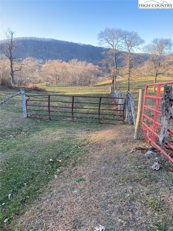 7874 Flat Ridge Road Troutdale, VA 24378 - Photo 6 of 37 a view of outdoor space with city view