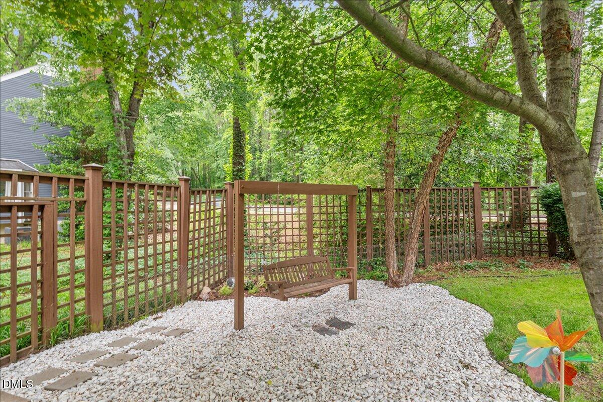 6733 Eastbrook Drive Raleigh, NC 27615 - Photo 29 of 37 44-P1136334