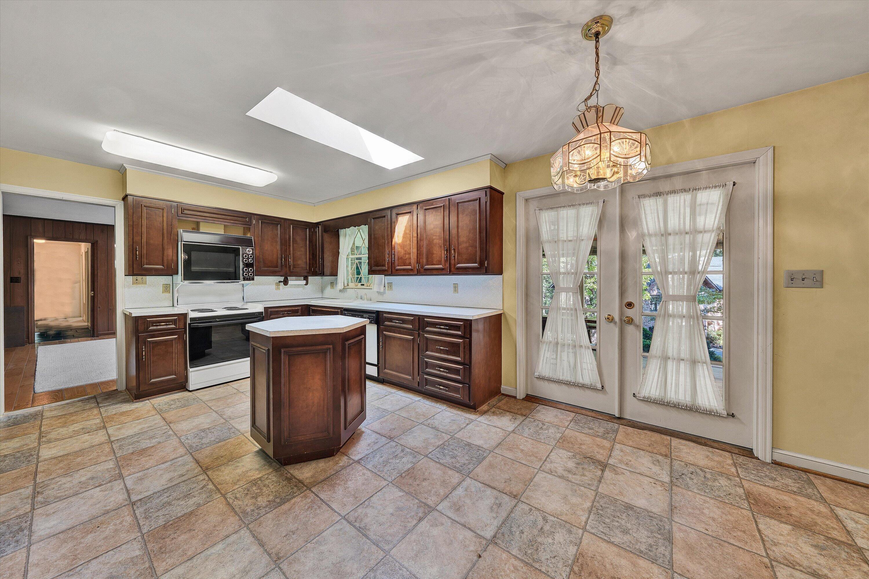 3615 Brymoor Road Southwest Roanoke, VA 24018 - Photo 10 of 48 10-DSC00019