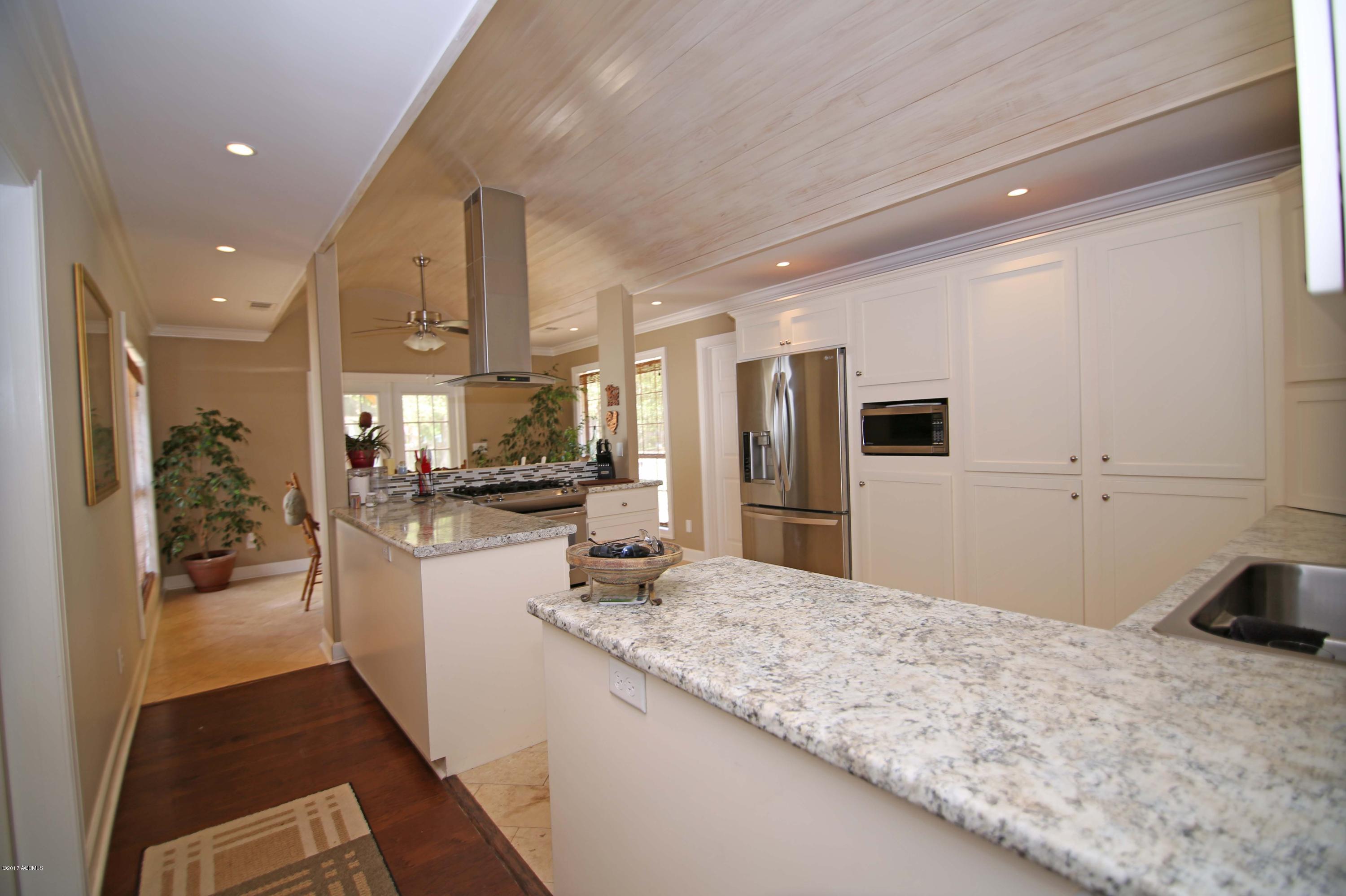 38 Middle Road Beaufort, SC 29907 - Photo 17 of 25 IB1A5363