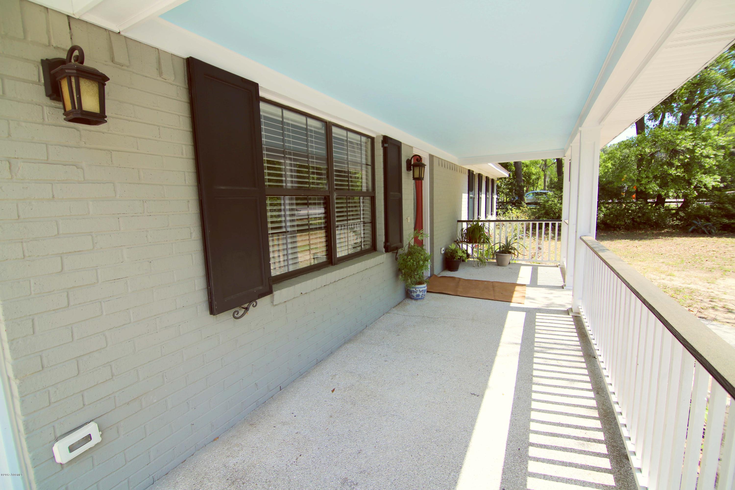 38 Middle Road Beaufort, SC 29907 - Photo 4 of 25 IB1A5375