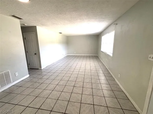 $1,400 | 4912 York Street, Unit 3, Cape Coral, FL 33904