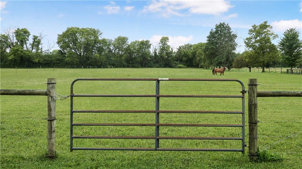 8318 Knapp Road Indianapolis, IN 46259 - Photo 16 of 48 Gallery Image 16