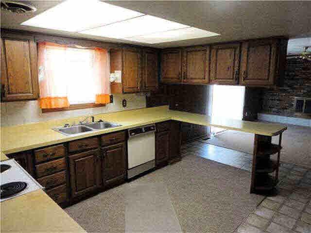 2226 Country Club Road Indianapolis, IN 46234 - Photo 10 of 16 Gallery Image 10