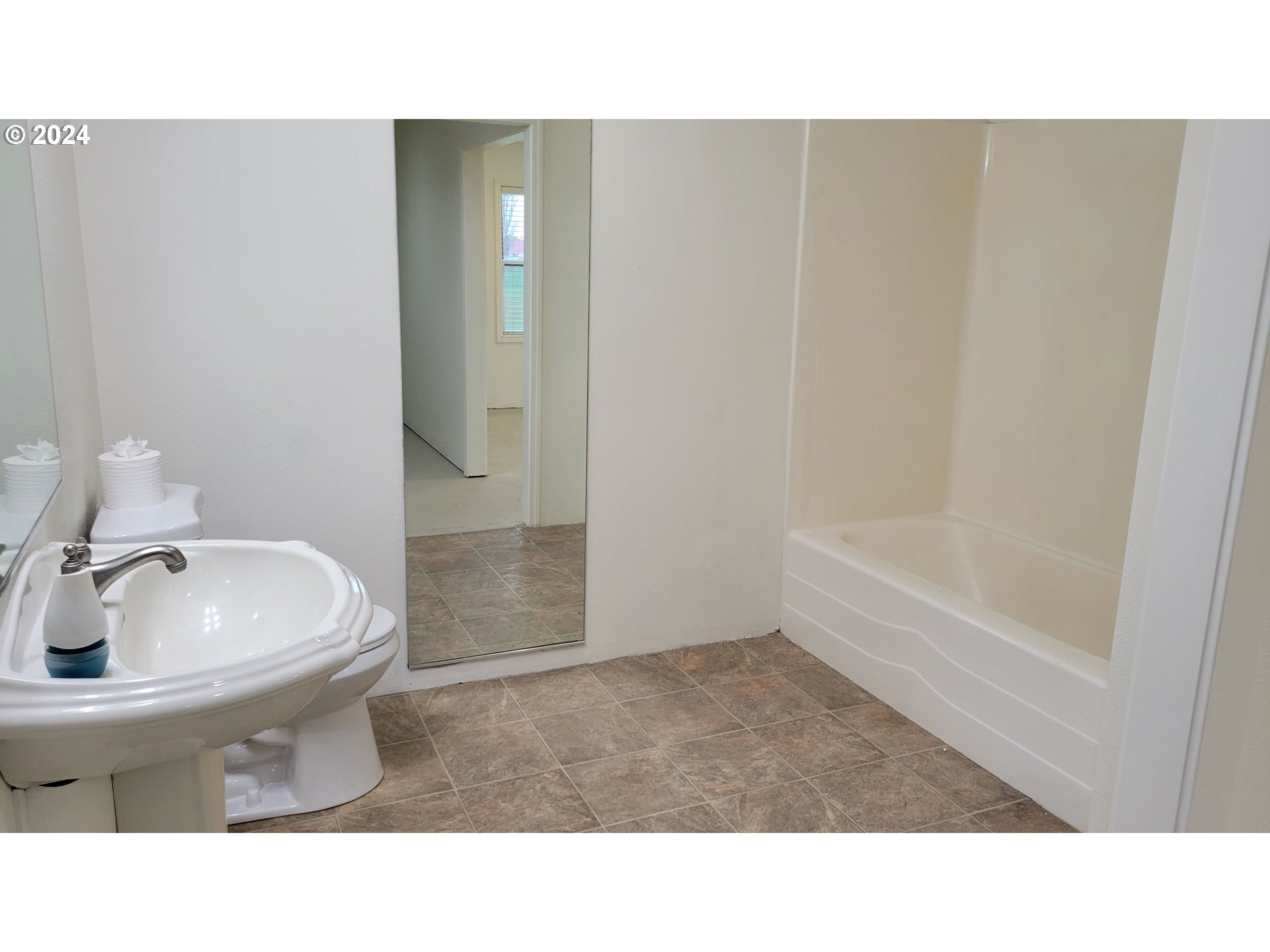 4701 Concomly Road Northeast Gervais, OR 97026 - Photo 12 of 33 a bathroom with a sink toilet and shower