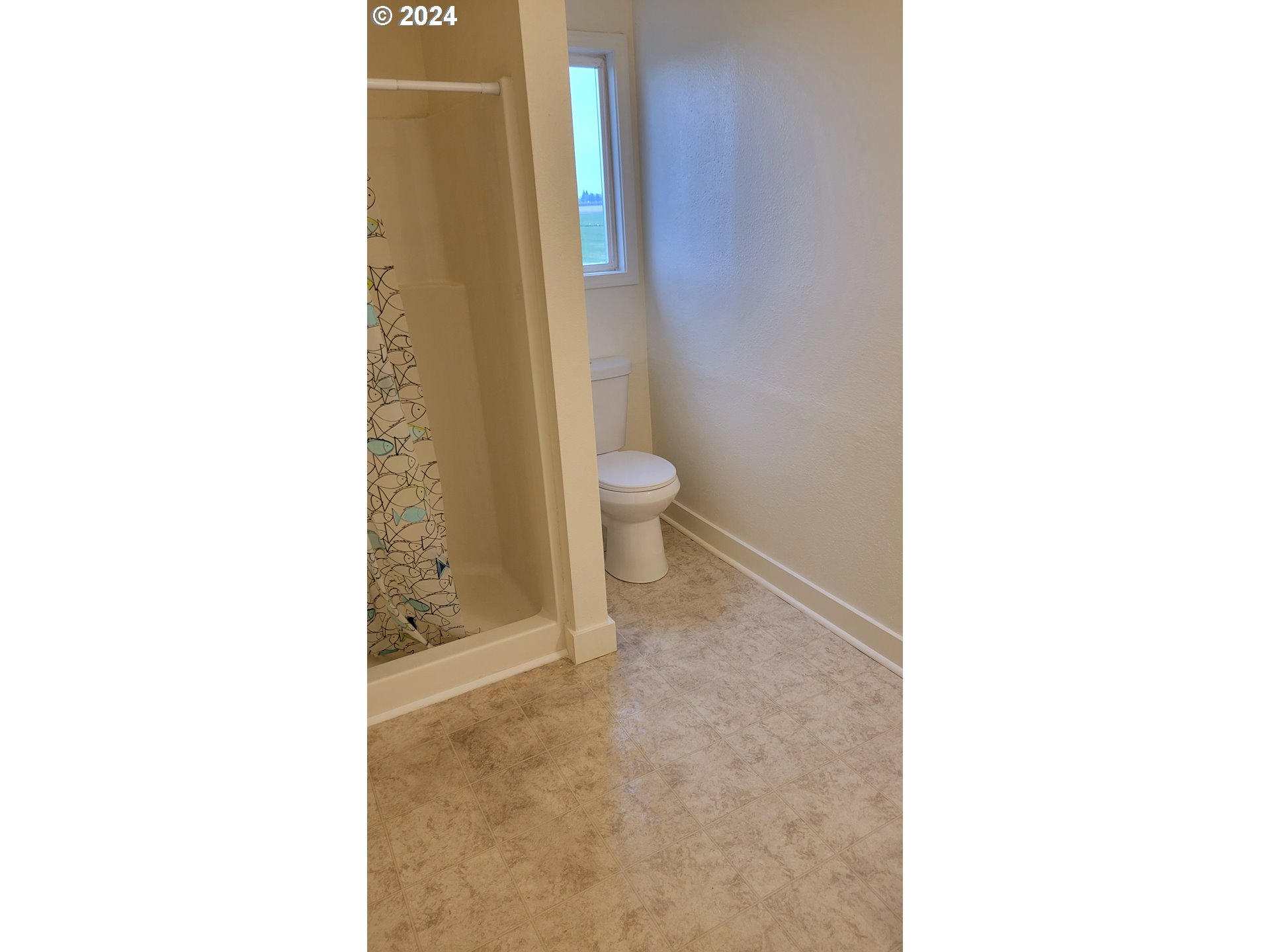 4701 Concomly Road Northeast Gervais, OR 97026 - Photo 23 of 33 a view of a bathroom with a toilet