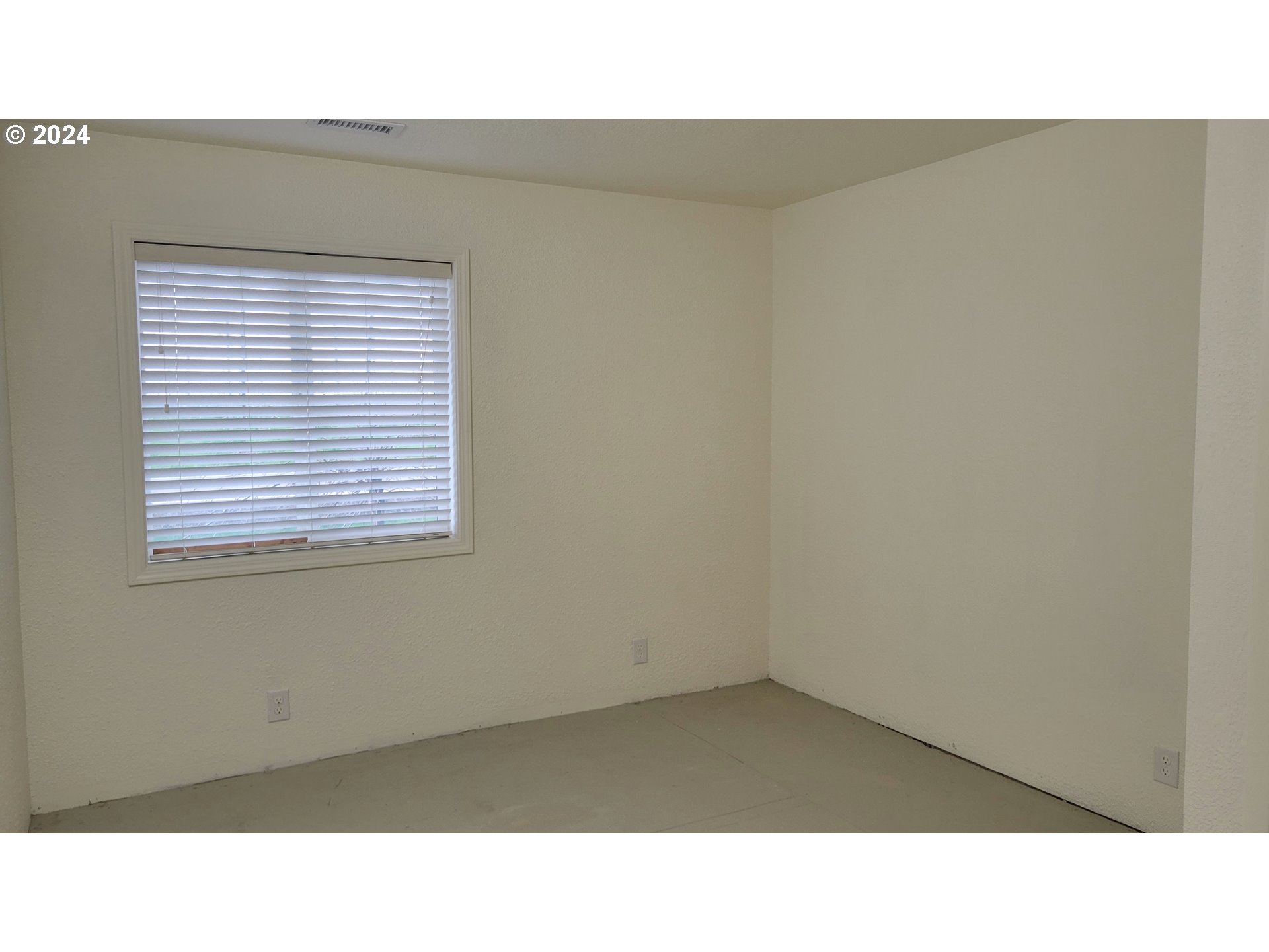 4701 Concomly Road Northeast Gervais, OR 97026 - Photo 8 of 33 a open area with a window