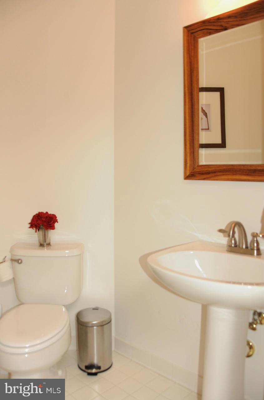6339 Simmer Circle Springfield, VA 22150 - Photo 13 of 30 Powder Room