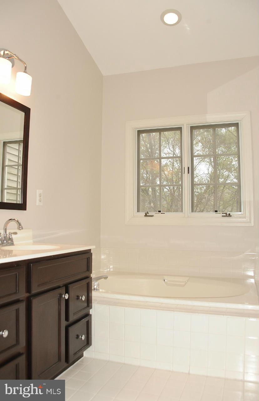 6339 Simmer Circle Springfield, VA 22150 - Photo 19 of 30 Bath (Master)