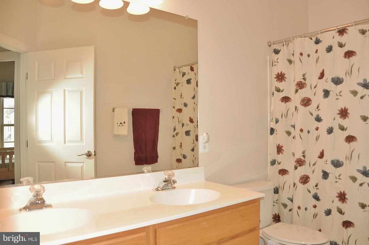 6339 Simmer Circle Springfield, VA 22150 - Photo 24 of 30 Upper Hall Bath