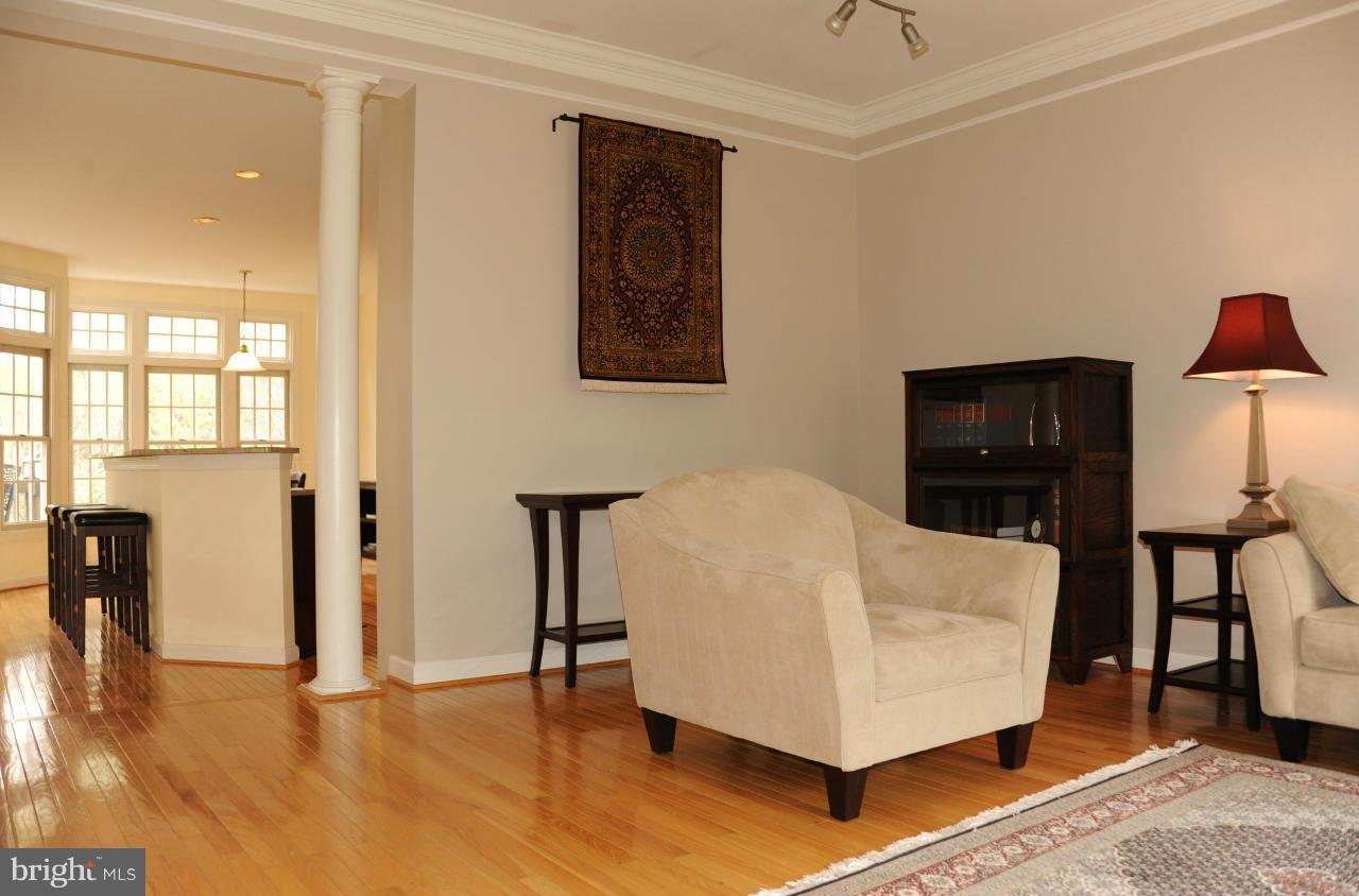 6339 Simmer Circle Springfield, VA 22150 - Photo 5 of 30 Living Room