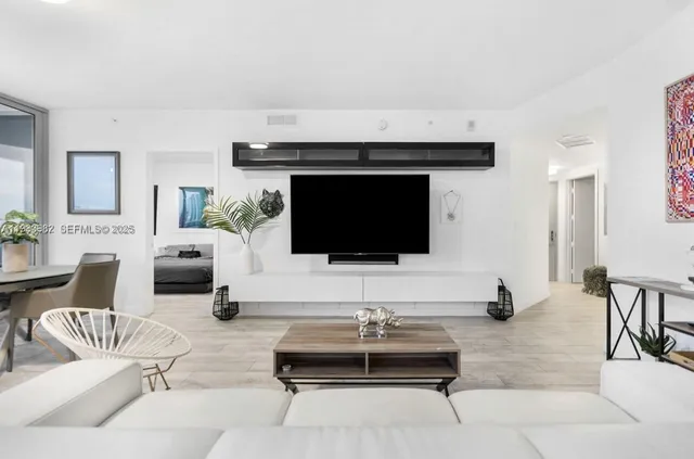 $5,750 | 488 Northeast 18th Street, Unit 2800, Miami, FL 33132