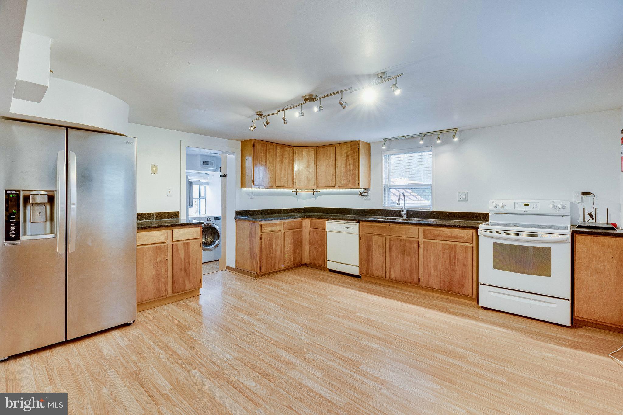 40991 Red Hill Road Leesburg, VA 20175 - Photo 7 of 41 KITCHEN OF THE MAIN HOUSE