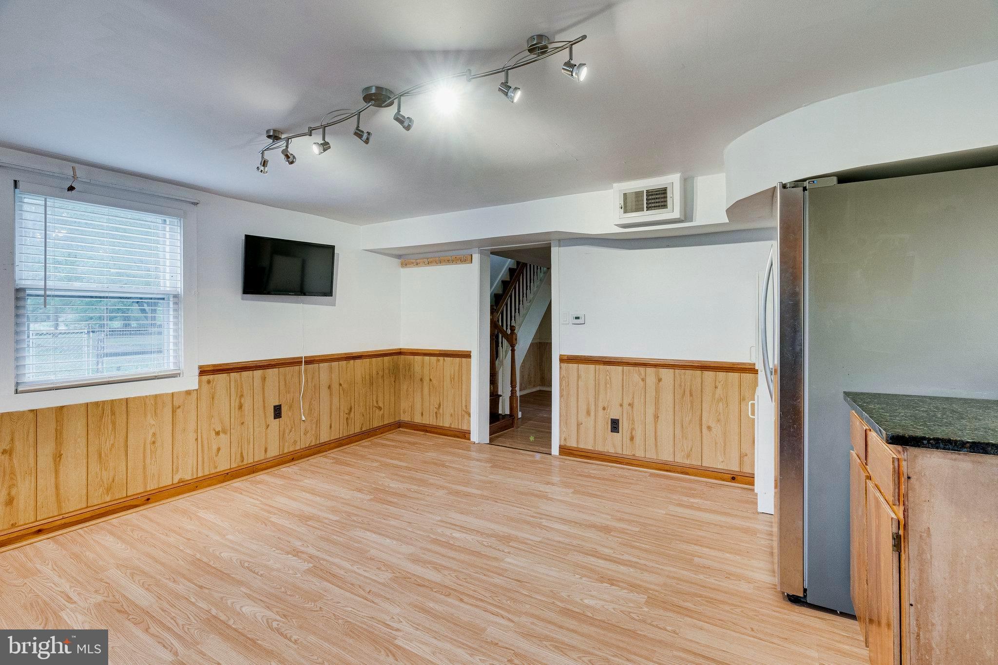 40991 Red Hill Road Leesburg, VA 20175 - Photo 9 of 41 KITCHEN OF THE MAIN HOUSE