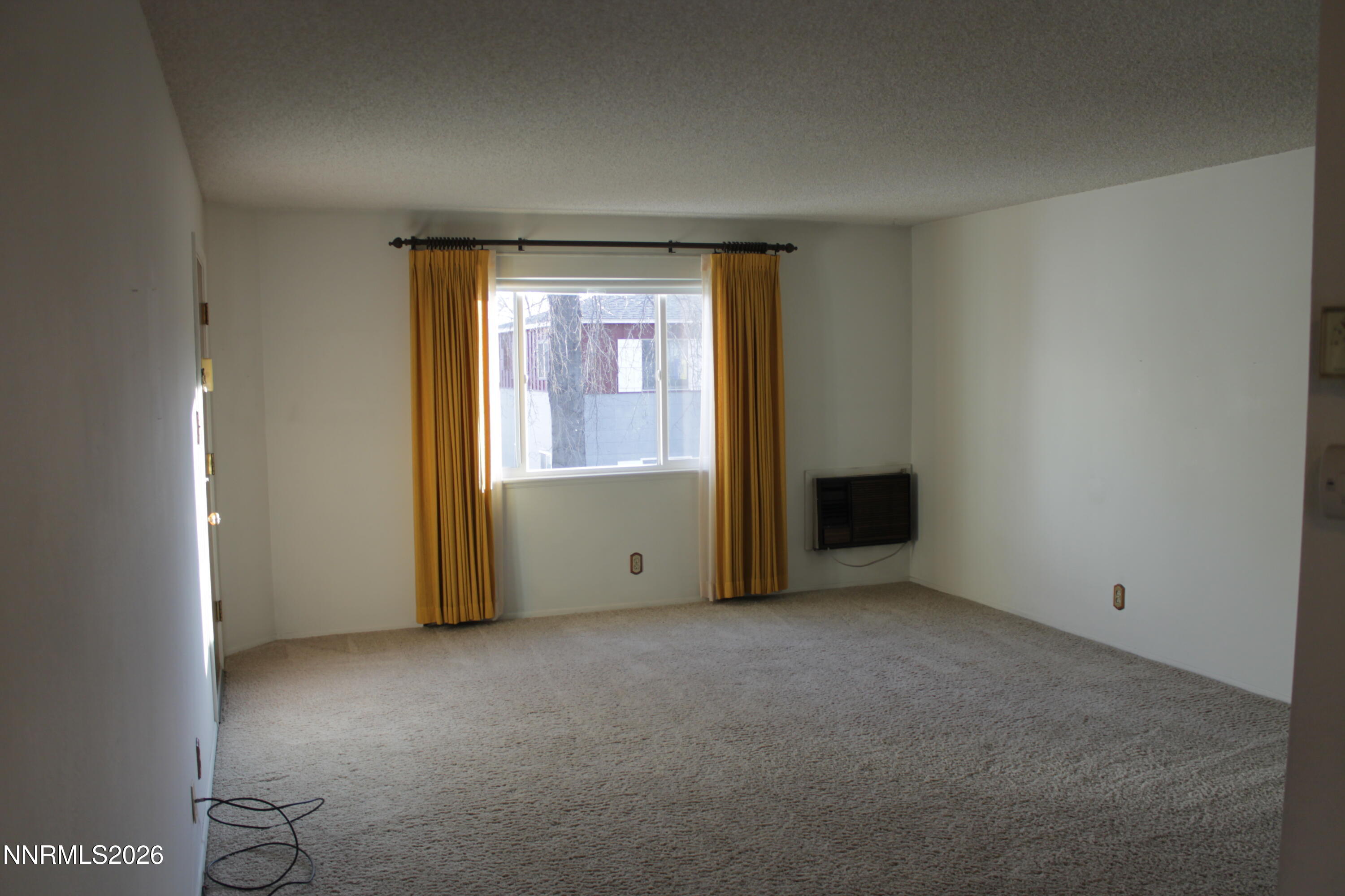 1940 4th Street, Unit 46 Sparks, NV 89431 - Photo 5 of 21 an empty room with windows
