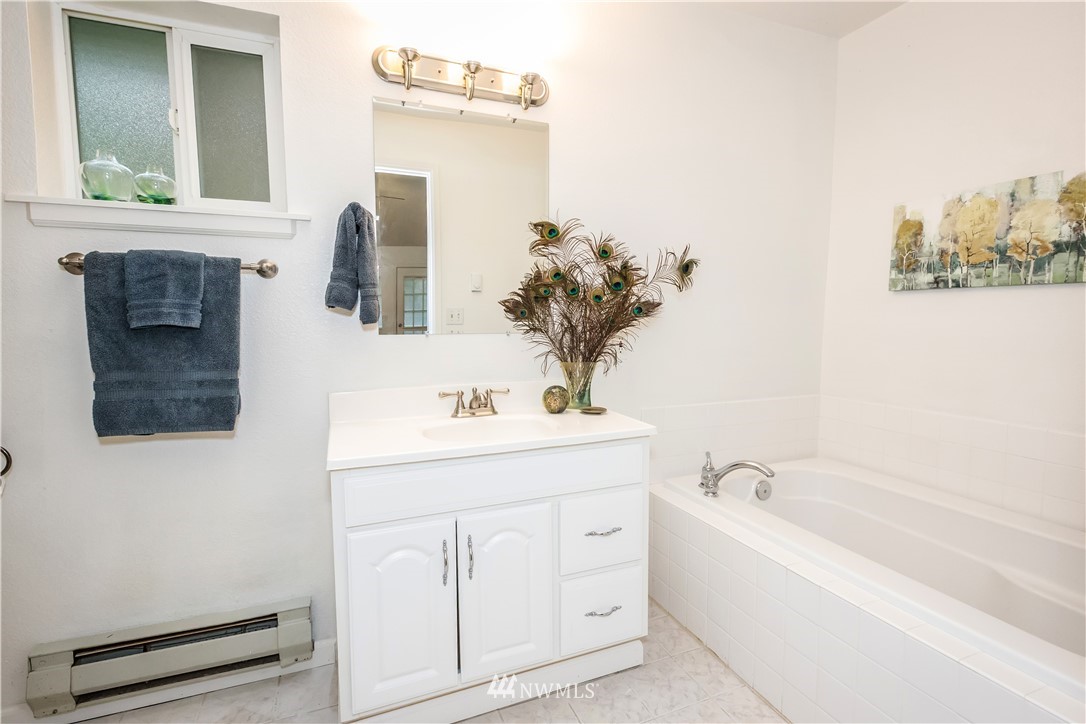 3829 Locker Road Southeast Port Orchard, WA 98366 - Photo 16 of 39 Gallery Image 16