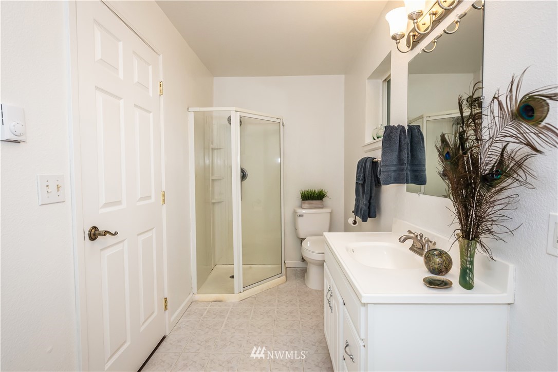 3829 Locker Road Southeast Port Orchard, WA 98366 - Photo 17 of 39 Gallery Image 17