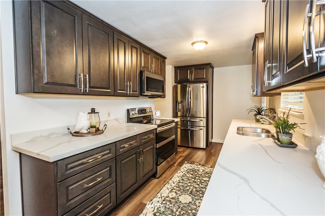 3829 Locker Road Southeast Port Orchard, WA 98366 - Photo 7 of 39 Gallery Image 7