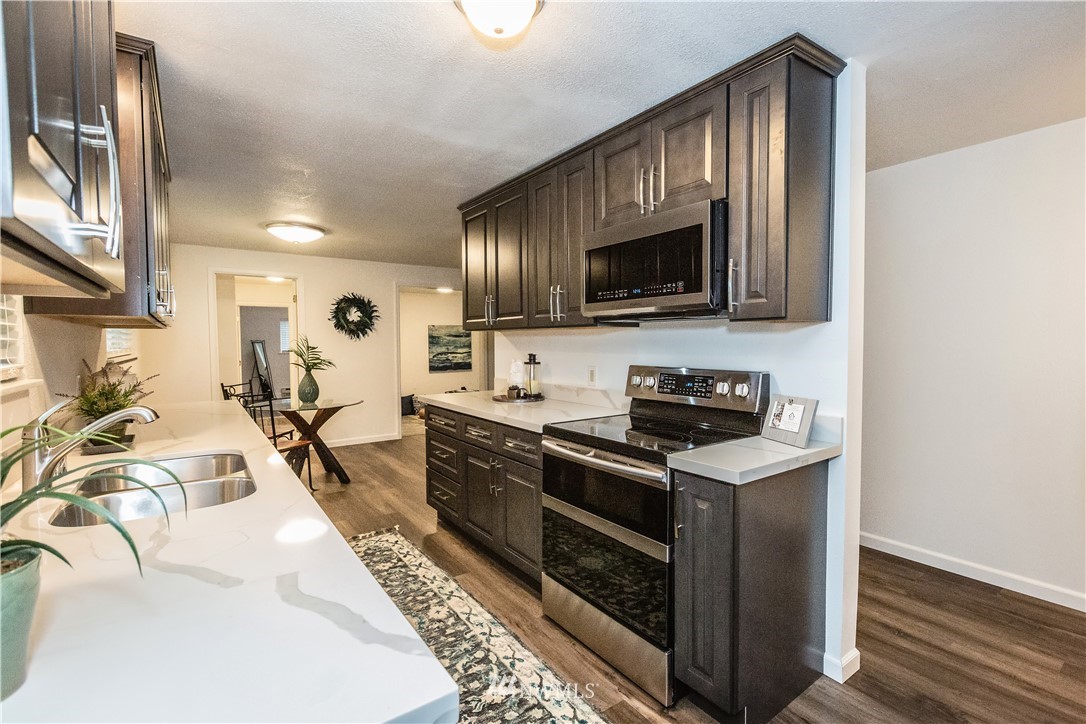 3829 Locker Road Southeast Port Orchard, WA 98366 - Photo 8 of 39 Gallery Image 8