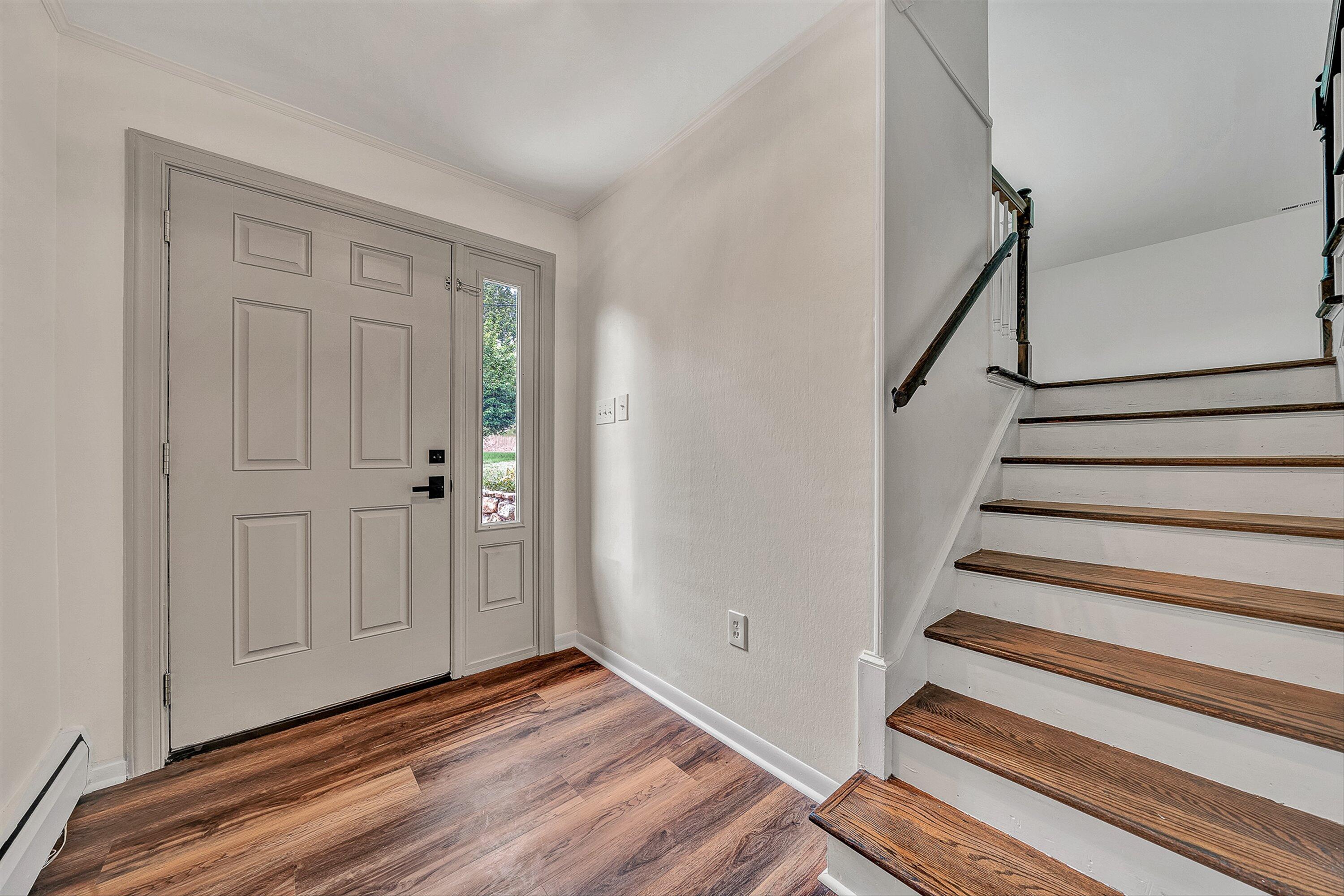 1121 Welch Road Southwest Roanoke, VA 24015 - Photo 4 of 38 04-VM-01152