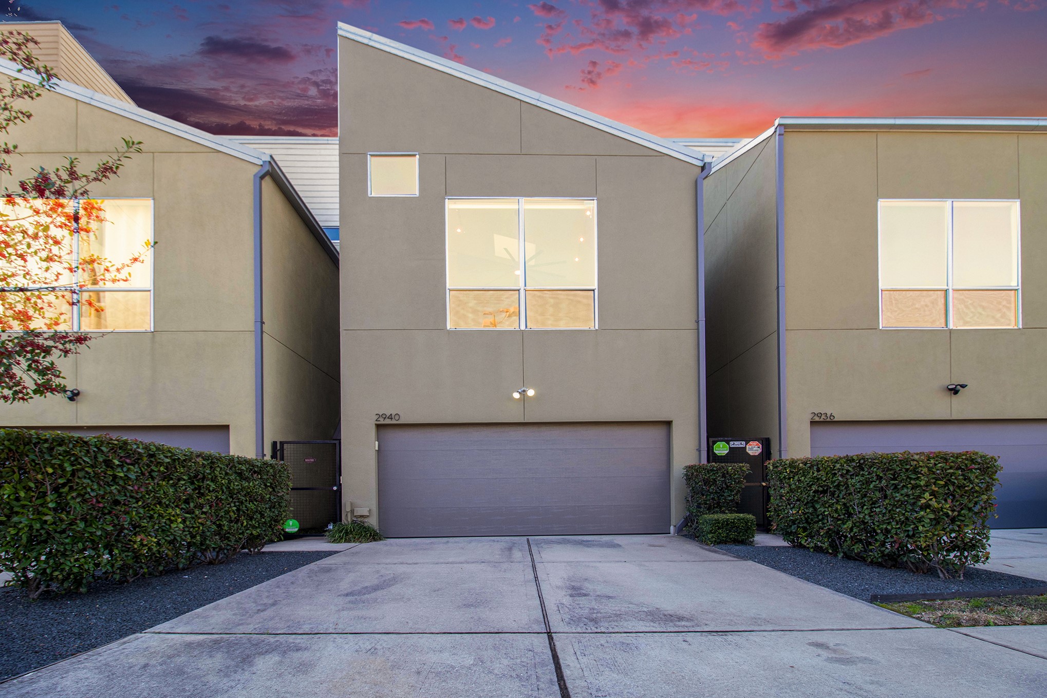 a view of entryway with a front door
