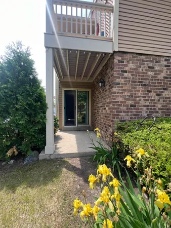 $189,900 | 4615 South Woodland Drive, Greenfield, WI 53220