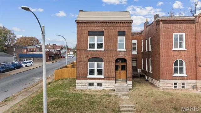 $399,000 | 6827 Minnesota Avenue, St. Louis, MO 63111