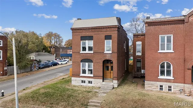 $399,000 | 6827 Minnesota Avenue, St. Louis, MO 63111