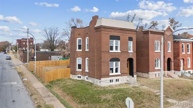 $399,000 | 6827 Minnesota Avenue, St. Louis, MO 63111