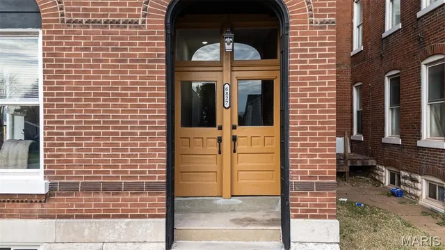 $399,000 | 6827 Minnesota Avenue, St. Louis, MO 63111