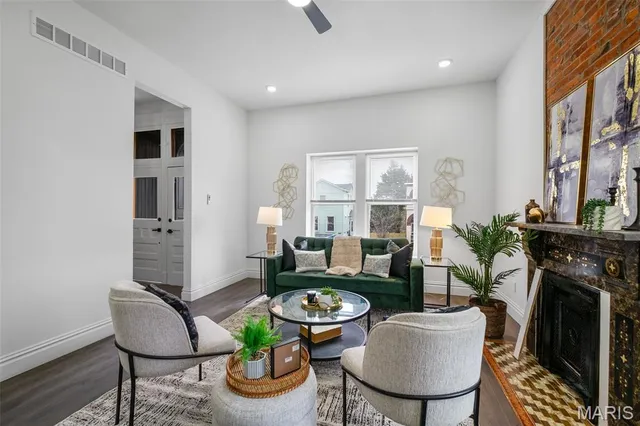 $399,000 | 6827 Minnesota Avenue, St. Louis, MO 63111