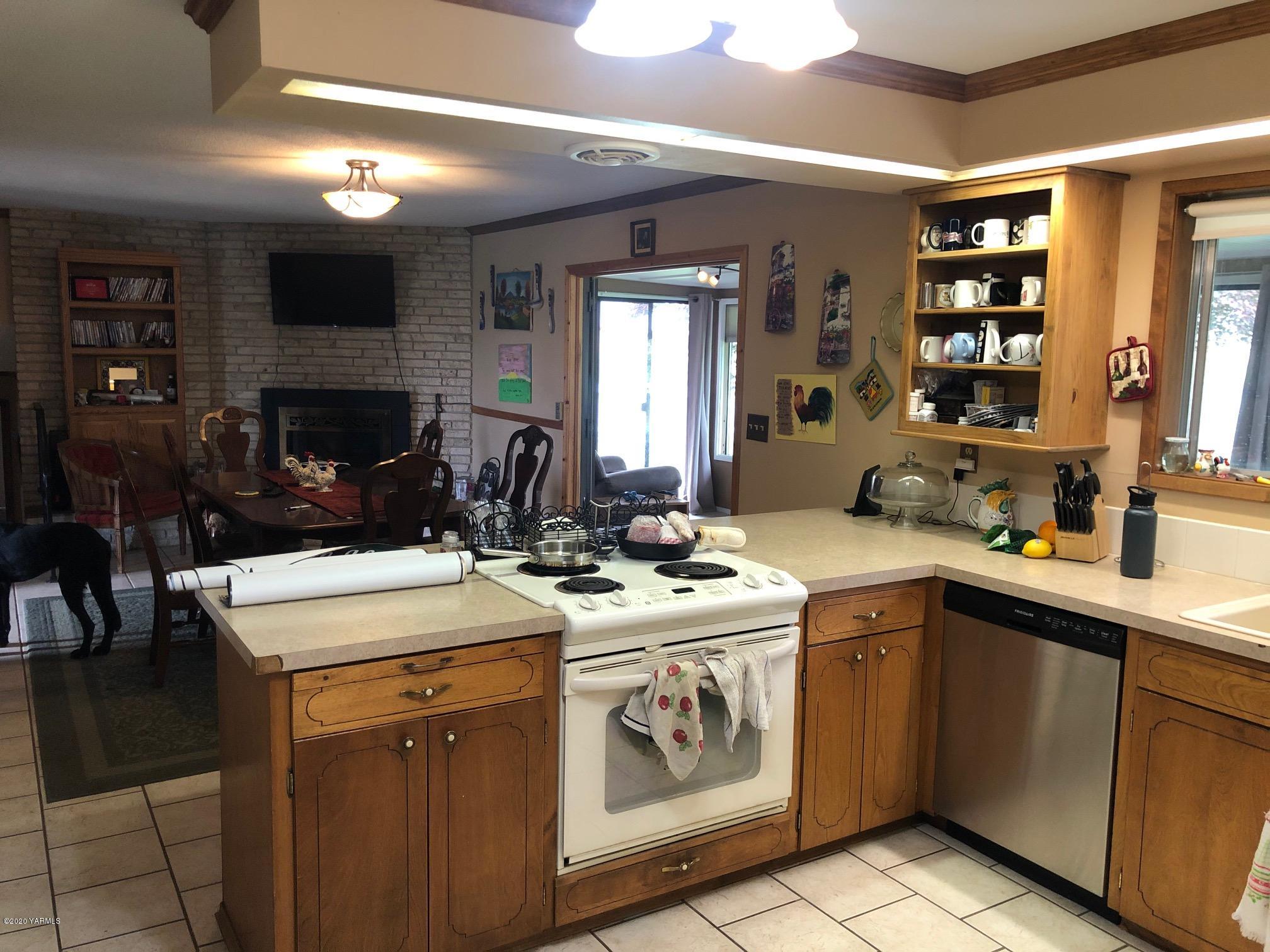 170 St Mary Road Harrah, WA 98933 - Photo 22 of 26 a kitchen with a sink stove and cabinets