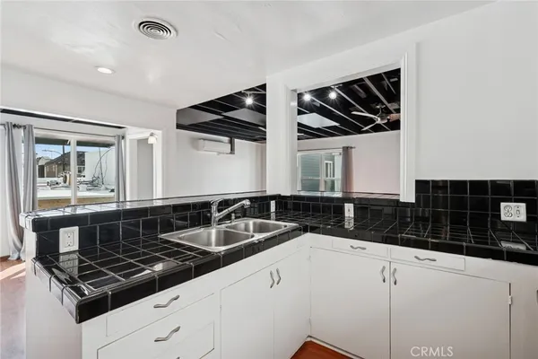 $4,000 | 305 Marine Avenue, Newport Beach, CA 92662