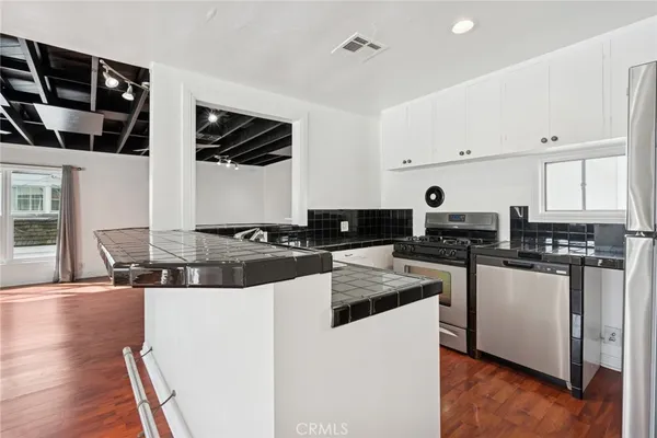 $4,000 | 305 Marine Avenue, Newport Beach, CA 92662