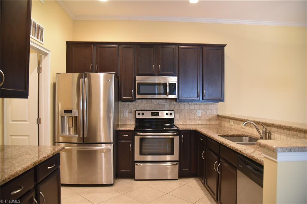 4246 Plantation Ridge Lane Greensboro, NC 27409 - Photo 8 of 31 Kitchen