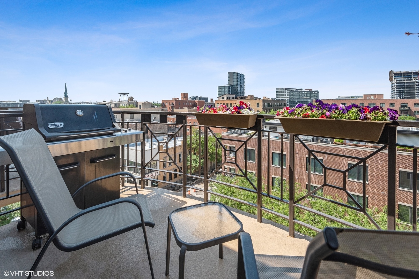 1301 West Madison Street, Unit 603 Chicago, IL 60607 - Photo 16 of 24 a view of an chairs and tables in the patio