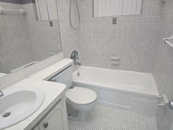 $1,800 | 1320 Northwest 43 Terrace, Lauderhill, FL 33313