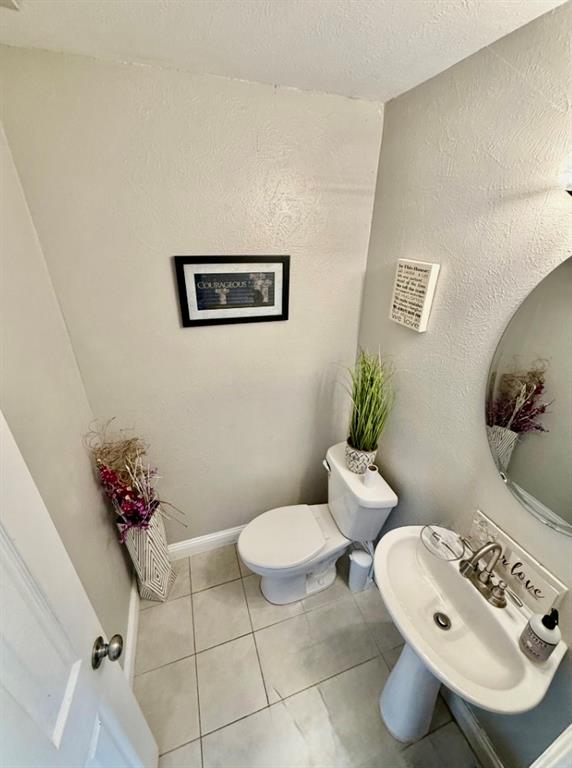 2888 Reedcroft Drive Farmers Branch, TX 75234 - Photo 9 of 32 a bathroom with a toilet sink and mirror