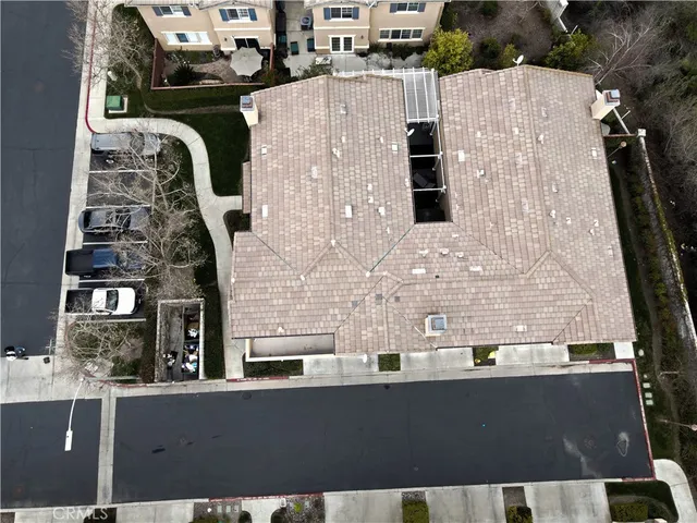 a view of a car garage of the house