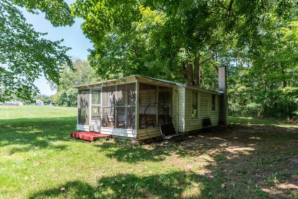a view of a small backyard