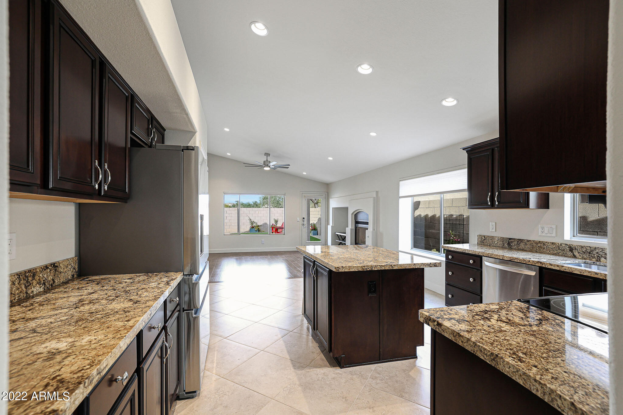 4316 East Rowel Road Phoenix, AZ 85050 - Photo 3 of 40 Kitchen
