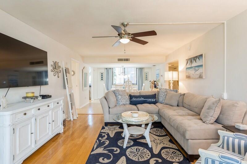 1605 Highway 1, Unit M1202 Jupiter, FL 33477 - Photo 11 of 52 11_1605USHIGHWAY1_UNITM1202_21_GreatRoom