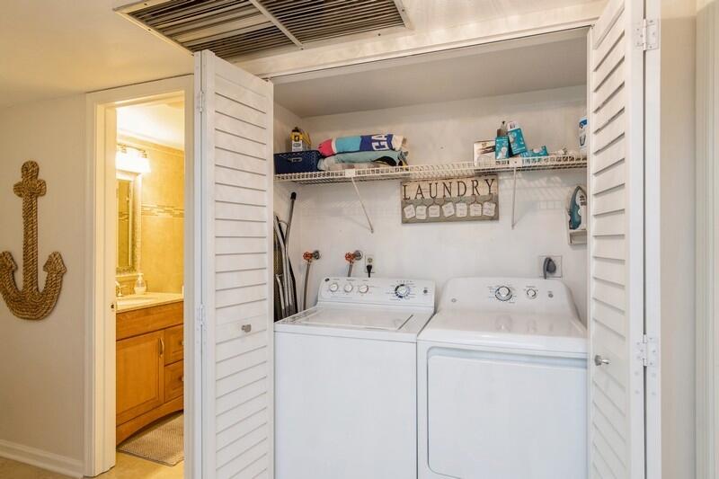 1605 Highway 1, Unit M1202 Jupiter, FL 33477 - Photo 21 of 52 21_1605USHIGHWAY1_UNITM1202_44_LaundryRo