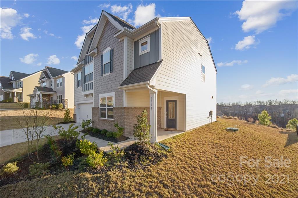 18121 Kalabash Road, Unit 195 Charlotte, NC 28278 - Photo 3 of 39 a view of a terrace with a backyard