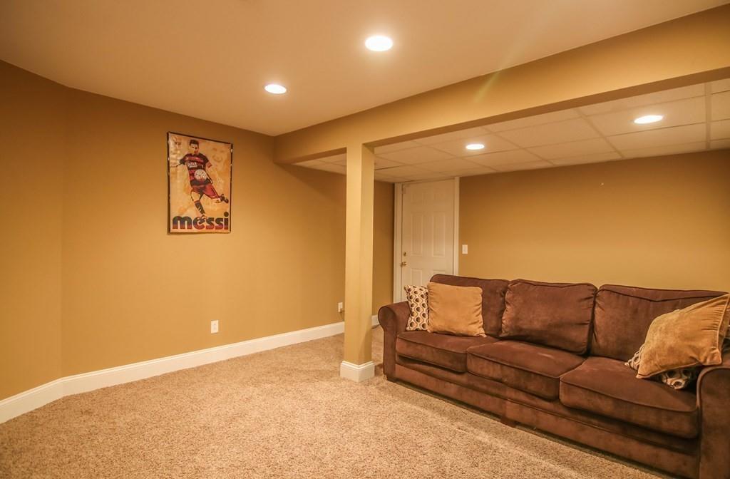 23 Tannery Road Sturbridge, MA 01518 - Photo 33 of 41 a living room with a couch